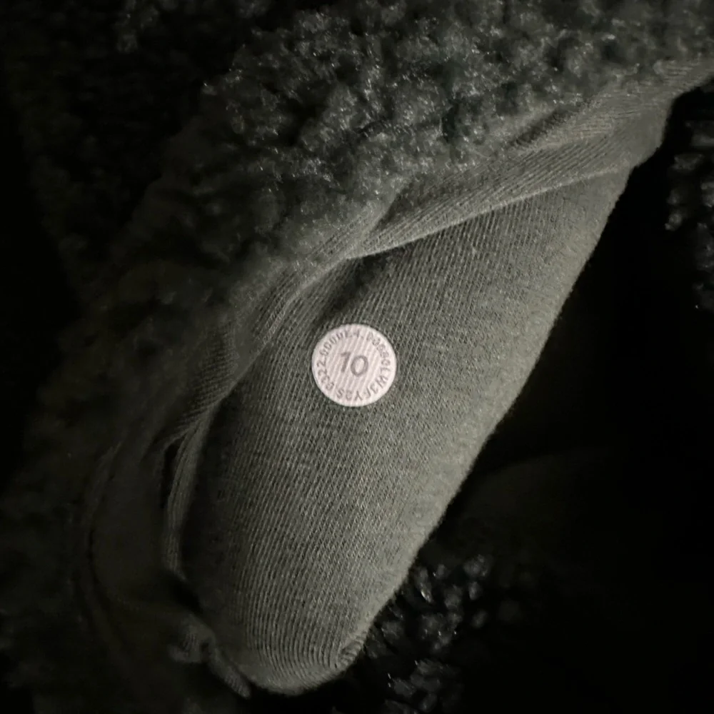 Lululemon Textured Fleece Embroidered
Logo Hoodie Smoked Spruce - Picture 9 of 9